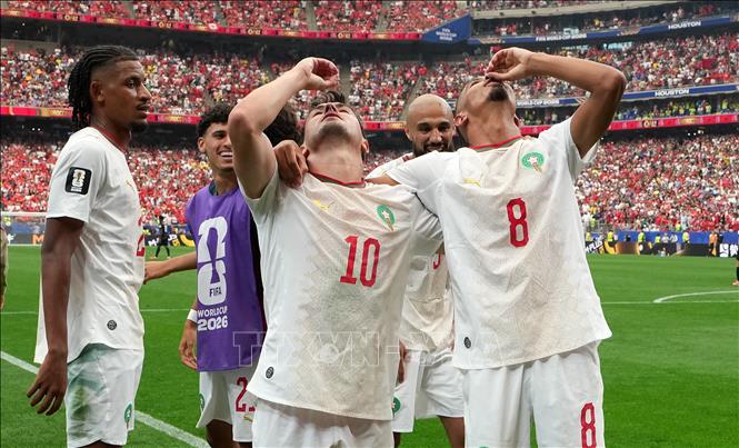 Màn ăn mừng sau khi ghi bàn mở tỷ số trận đấu của tiền vệ Maroc Azzedine Ounahi (số 8) với đồng đội Brahim Diaz. Ảnh: THX/TTXVN phát