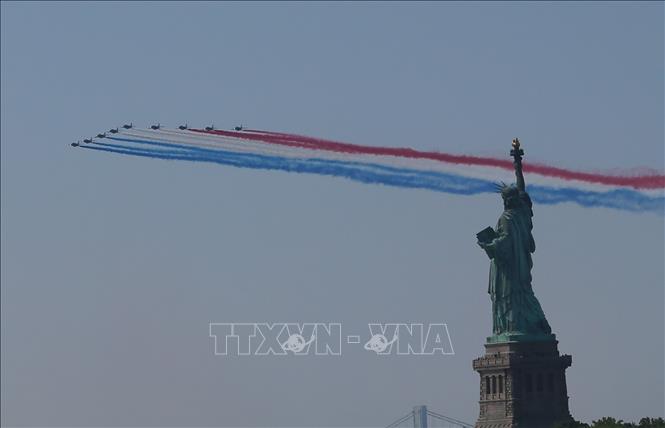 Đội hình máy bay trình diễn nhân kỷ niệm 250 năm Quốc khánh tại New York, Mỹ ngày 4/7/2026. Ảnh: THX/TTXVN phát