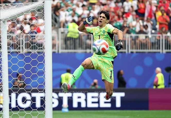Thủ thành Maroc Yassine Bounou ăn mừng chiến thắng đưa đội nhà vào tứ kết World Cup 2026. Ảnh: THX/TTXVN phát