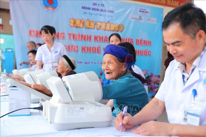 Khu vực đo huyết áp cho người đến khám. Ảnh: Minh Quyết - TTXVN
