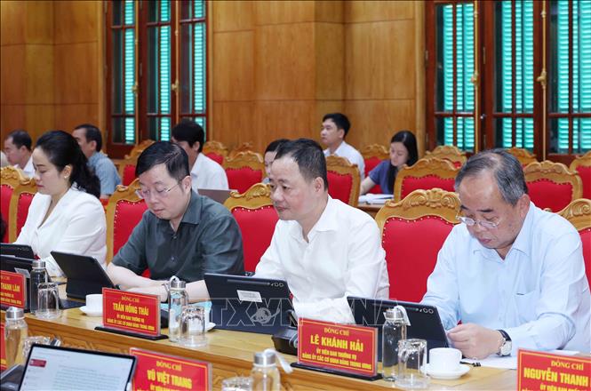Các đồng chí Uỷ viên Ban Thường vụ tham dự hội nghị. Ảnh: Phương Hoa - TTXVN