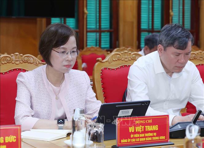 Các đồng chí Uỷ viên Ban Thường vụ tham dự hội nghị. Ảnh: Phương Hoa - TTXVN