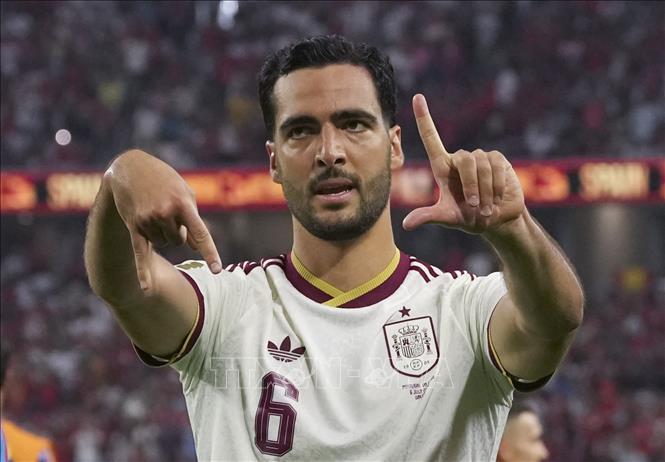 Tiền vệ Mikel Merino ăn mừng sau khi ghi bàn thắng duy nhất phút bù giờ cuối trận đấu gặp Bồ Đào Nha. Ảnh: THX/TTXVN phát
