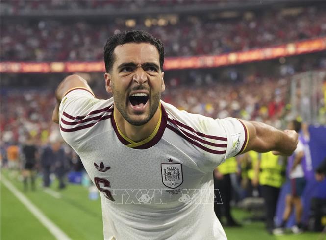Tiền vệ Mikel Merino của Tây Ban Nha ăn mừng sau khi ghi bàn thắng duy nhất trong trận đối đầu với Bồ Đào Nha. Ảnh: THX/TTXVN phát