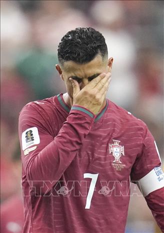 Cristiano Ronaldo lặng người sau thất bại 0-1 của Bồ Đào Nha trước Tây Ban Nha. Ảnh: THX/TTXVN phát
