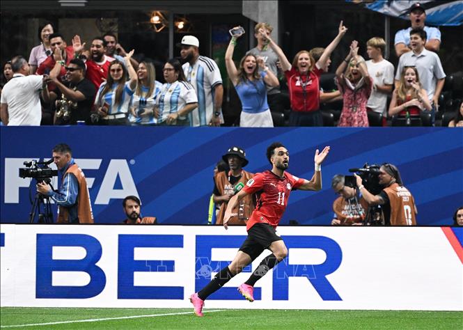 Tiền vệ Mostafa Ziko ăn mừng sau khi ghi bàn thắng thứ hai, giúp Ai Cập nới rộng cách biệt 2-0 trước Argentina. Ảnh: THX/TTXVN