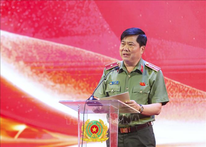 Thiếu tướng Vũ Văn Đấu, Giám đốc Công an tỉnh Điện Biên phát biểu tại Lễ tôn vinh. Ảnh: Xuân Tư - TTXVN