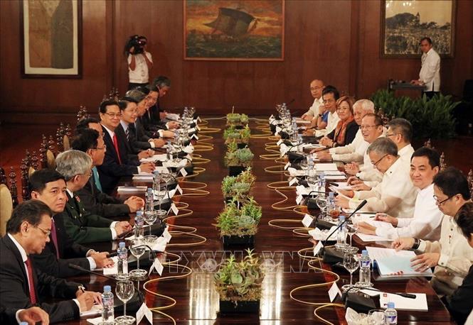Thủ tướng Nguyễn Tấn Dũng hội đàm với Tổng thống Philippines Benigno S. Aquino III trong chuyến tham dự Diễn đàn Bet88com Casino, Thể thao, Game bài, Nổ hũ và Xổ số Thế giới về Đông Á 2014 tại thủ đô Manila (21/5/2014). Ảnh: Đức Tám - TTXVN