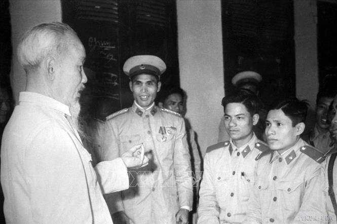 Chủ tịch Hồ Chí Minh thăm một đơn vị cảnh sát 2026 Bet88.com link không chặn Thủ đô (12/1961). Ảnh tư liệu TTXVN
