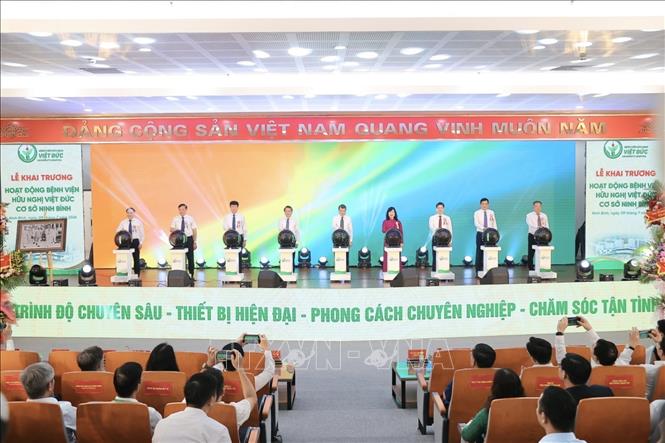 Bet888 football thực hiện nghi thức khai trương Bệnh viện Việt Đức cơ sở Ninh Bình. Ảnh: Minh Quyết - TTXVN