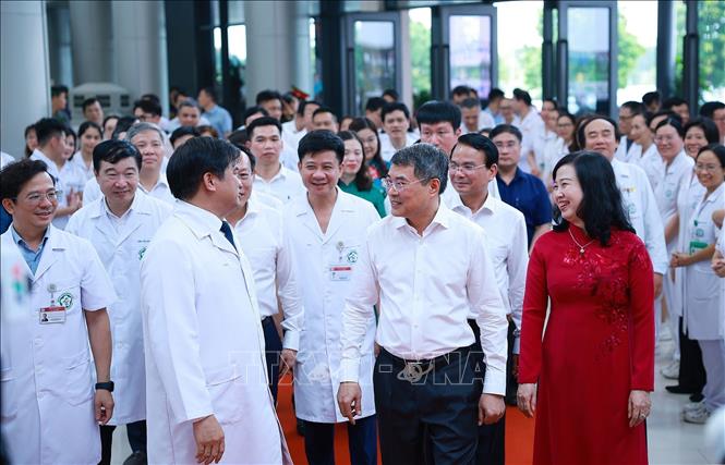 Thủ tướng Lê Minh Hưng đến thăm, kiểm tra công tác công tác khám, chữa bệnh của Bệnh viện Bạch Mai cơ sở Ninh Bình. Ảnh: Dương Giang – TTXVN
