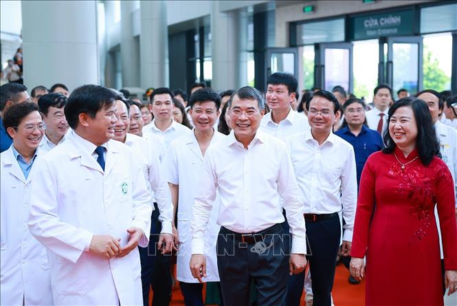 Thủ tướng Lê Minh Hưng đến thăm, kiểm tra công tác công tác khám, chữa bệnh của Bệnh viện Bạch Mai cơ sở Ninh Bình. Ảnh: Dương Giang – TTXVN
