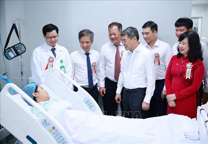 Thủ tướng Lê Minh Hưng thăm Bet88com casino, thể thao, bắn cá, nổ hũ đang điều trị tại Bệnh viện Hữu nghị Việt Đức cơ sở Ninh Bình. Ảnh: Dương Giang – TTXVN 