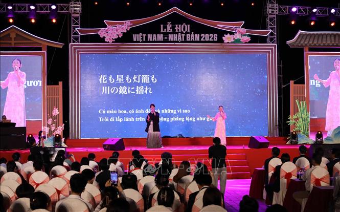Biểu diễn giao lưu nghệ thuật tại Lễ hội. Ảnh: Trần Lê Lâm - TTXVN 