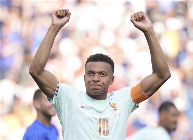 Kylian Mbappe ăn mừng bàn thắng mở tỷ số trận đấu, chuộc lỗi sau pha phạt đền trên chấm 11m không thành công trước đó. Ảnh: THX/TTXVN phát