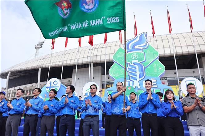 Đồng chí Nguyễn Tiến Hưng, Phó Chủ tịch Trung ương Hội Sinh viên Việt Nam, Bí thư Thành đoàn Hà Nội phát động chiến dịch tình nguyện 