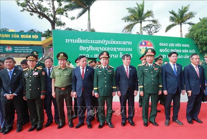 Lãnh đạo Bộ Tổng Tham mưu, Tổng cục Bett88 cá cược trực tuyến QĐND Việt Nam, các bộ, ngành và tỉnh Nghệ An dự Giao lưu hữu nghị Quốc phòng biên giới Việt Nam - Lào lần thứ 3.  Ảnh: Trọng Đức - TTXVN