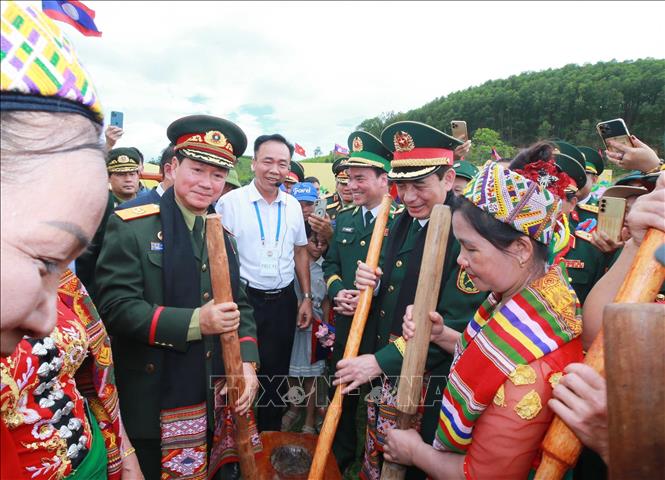 Hai Phó Thủ tướng, Bộ trưởng Bộ Quốc phòng tham gia các trò chơi dân gian với 2026 Bet88.com link không chặn. Ảnh: Trọng Đức - TTXVN