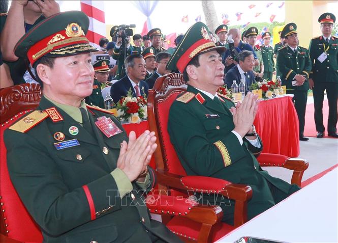 Hai Phó Thủ tướng, Bộ trưởng Bộ Quốc phòng dự lễ khởi công xây dựng trường Mầm non Thanh Hà, xã Kim Bảng, tỉnh Nghệ An. Ảnh: Trọng Đức - TTXVN