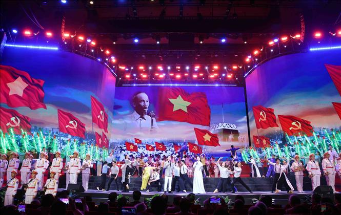 Chương trình nghệ thuật chào mừng buổi lễ. Ảnh: Phạm Kiên - TTXVN