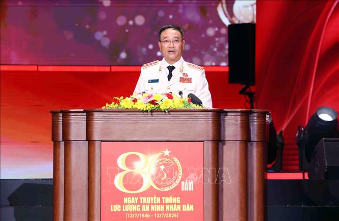 Thượng tướng Phạm Thế Tùng, Ủy viên Trung ương Đảng, Thứ trưởng Bộ Công an, Thủ trưởng Cơ quan An ninh điều tra đọc diễn văn tại Lễ kỷ niệm. Ảnh: Phạm Kiên - TTXVN