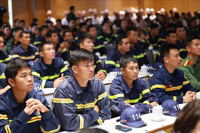 Đoàn công tác Công an Nhân dân Việt Nam hỗ trợ Venezuela khắc phục hậu quả động đất. Ảnh: Dương Giang-TTXVN