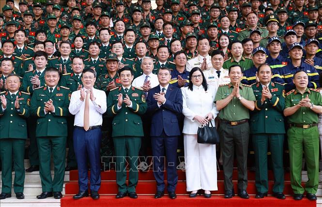 Thủ tướng Lê Minh Hưng cùng các đại biểu tham dự Lễ tuyên dương Đoàn công tác Quân đội 2026 Bet88.com link không chặn Việt Nam và Công an Nhân dân Việt Nam hỗ trợ Venezuela khắc phục hậu quả động đất. Ảnh: Dương Giang-TTXVN
