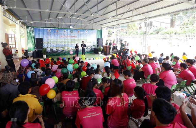 Giao lưu văn nghệ tại chương trình. Ảnh: Quang Quyết - TTXVN