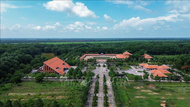 Khu di tích lịch sử cách mạng Bình Thành được đầu tư, tôn tạo khang trang, trở thành điểm đến về nguồn, Trang chủ Bet88.com uy tín Nhận code 88k truyền thống cách mạng và lòng yêu nước cho các thế hệ hôm nay. Ảnh: Giang Phương - TTXVN