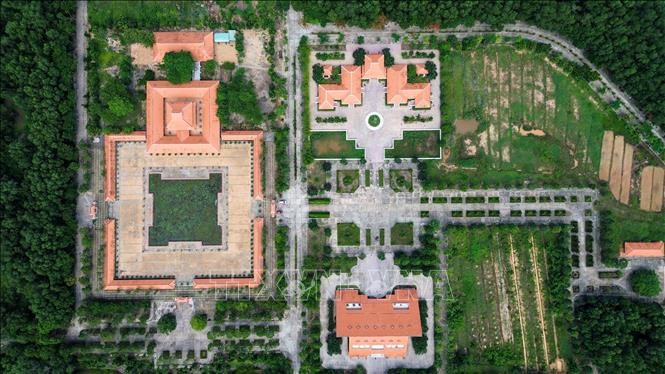Quần thể Khu di tích lịch sử cách mạng Bình Thành được quy hoạch giữa không gian xanh của vùng biên Tây Ninh, kết hợp hài hòa giữa công trình tưởng niệm và cảnh quan thiên nhiên, góp phần gìn giữ, phát huy giá trị lịch sử cách mạng. Ảnh: Giang Phương – TTXVN