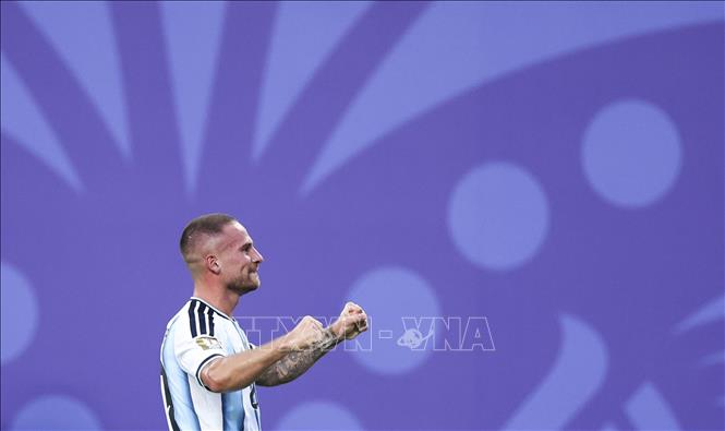 Tiền vệ Alexis Mac Allister của Argentina ăn mừng sau khi ghi bàn thắng mở tỷ số trận đấu ở phút thứ 10. Ảnh: THX/TTXVN phát