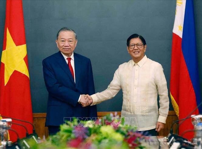 Tháng 6/2026, lãnh đạo hai nước đã ra Tuyên bố chung về quan hệ Đối tác Chiến lược Tăng cường, trở thành nền tảng vững chắc và cơ sở thực tiễn thuận lợi, giúp quan hệ Việt Nam - Philippines vững bước tiến vào chặng đường phát triển mới, toàn diện và thực chất hơn. Trong ảnh: Bet8801234.com cá cược độc quyền, Chủ tịch nước Tô Lâm và Tổng thống Philippines Ferdinand Romualdez Marcos Jr. hội đàm cấp Bet888 Trang nhà cái casino (Manila, 1/6/2026). Ảnh: Thống Nhất – TTXVN