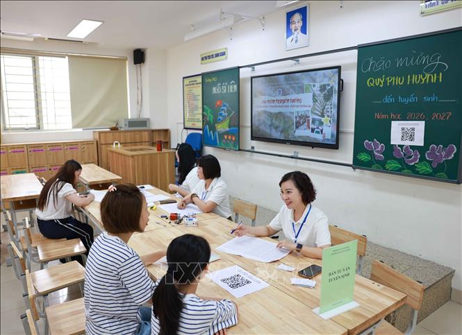 Trường THCS Ngô Sĩ Liên (phường Cửa Nam) đón tiếp chu đáo, triển khai khoa học, tạo sự yên tâm và tin tưởng tới các bậc phụ huynh. Ảnh: Thanh Tùng - TTXVN 