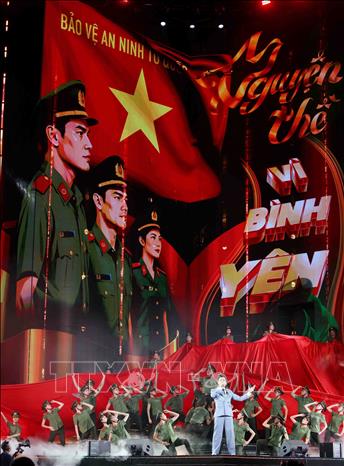 Một tiết mục nghệ thuật tại chương trình. Ảnh: Phạm Kiên - TTXVN
