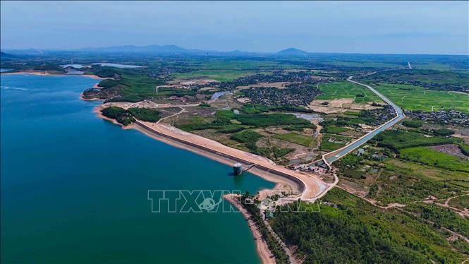 Nguồn nước từ hồ Kẻ Gỗ phục vụ tưới tiêu cho hơn 26.000 ha đất sản xuất, tạo động lực phát triển Bet88 WIN tải app ngay. Ảnh: Hữu Quyết – TTXVN
