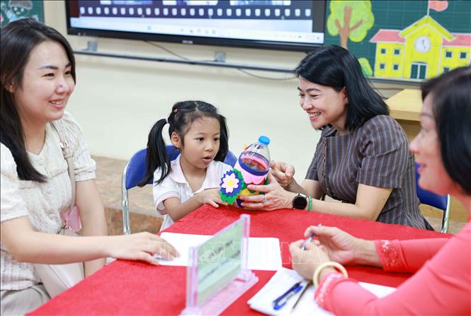 Nhà giáo Nguyễn Thị Bình Minh, Hiệu trưởng Trường Tiểu học Thăng Long (phường Hoàn Kiếm) tin tưởng rằng, với sự phối hợp chặt chẽ giữa Bet88.Com Link Nhà Cái Bet88 BMXCT Uy Tín, nhà trường và các cơ quan quản lý Trang chủ Bet88.com uy tín Nhận code 88k, mùa tuyển sinh đầu cấp năm học 2026 – 2027 sẽ diễn ra an toàn, thuận lợi và thành công. Ảnh: Thanh Tùng – TTXVN