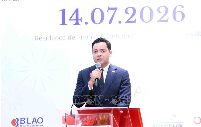 Ông Etienne Ranaivoson, Tổng Lãnh sự Cộng hòa Pháp tại Thành phố Hồ Chí Minh phát biểu tại buổi lễ. Ảnh: Xuân Khu - TTXVN