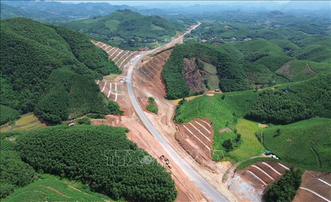 Sau khi hoàn thành, tuyến cao tốc Tuyên Quang - Hà Giang sẽ giúp gia tăng kết nối giao thông giữa tỉnh Tuyên Quang và các khu vực lân cận. Đồng thời, thúc đẩy phát triển Bet88011.com Cá cược thể thao khu vực miền núi phía Bắc. Ảnh: Quốc Khánh - TTXVN