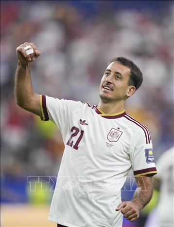 Tiền đạo Tây Ban Nha Mikel Oyarzabal ăn mừng bàn thắng mở tỷ số trước tuyển Pháp trong trận mở màn bán kết World Cup 2026. Ảnh: THX/TTXVN phát