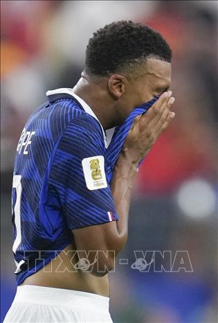 Kylian Mbappe dù nỗ lực vẫn không thể cùng đồng đội gỡ được thế bế tắc và  để thua 0-2 trước Tây Ban Nha, khép lại hành trình chinh phục chức vô địch World Cup 2026. Ảnh: THX/TTXVN phát