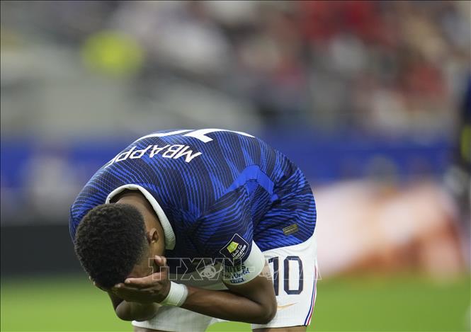 Kylian Mbappe dù rất nỗ lực vẫn không thể cùng đồng đội gỡ được thế bế tắc và để thua 0-2 trước Tây Ban Nha, khép lại hành trình chinh phục chức vô địch World Cup 2026. Ảnh: THX/TTXVN phát