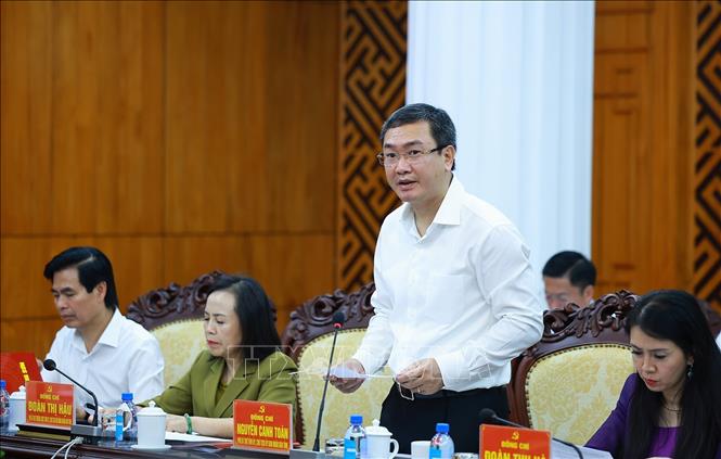 Chủ tịch UBND tỉnh Lạng Sơn Nguyễn Cảnh Toàn báo cáo kết quả thực hiện nhiệm vụ phát triển Bet88011.com Cá cược thể thao của tỉnh. Ảnh: Dương Giang – TTXVN 
