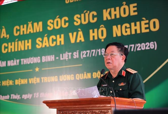 Đại tướng Nguyễn Trọng Nghĩa phát biểu tại buổi trao tặng quà, chăm sóc sức khoẻ đối tượng chính sách và hộ nghèo. Ảnh: Hoàng Hiếu - TTXVN