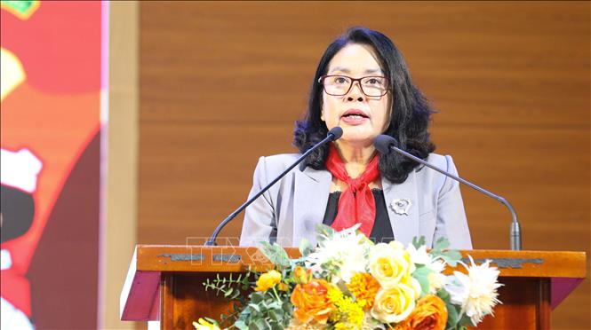 Bà Lò Thị Minh Phượng, Phó Chủ tịch Thường trực Uỷ ban MTTQVN tỉnh Điện Biên phát biểu tại liên hoan. Ảnh: Phan Quân - TTXVN