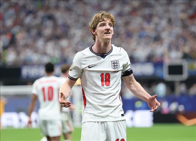 Tiền đạo Anthony Gordon đã tạo ra sự khác biệt khi mở tỉ số 1-0 cho tuyển Anh. Ảnh: THX/TTXVN phát