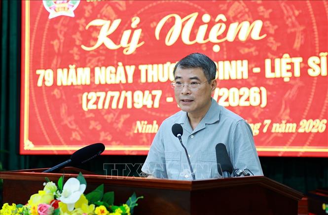 Thủ tướng Lê Minh Hưng phát biểu tri ân, động viên các thương binh, bệnh binh đang điều trị tại Trung tâm Điều dưỡng thương binh Kim Bảng, tỉnh Ninh Bình. Ảnh: Dương Giang – TTXVN 