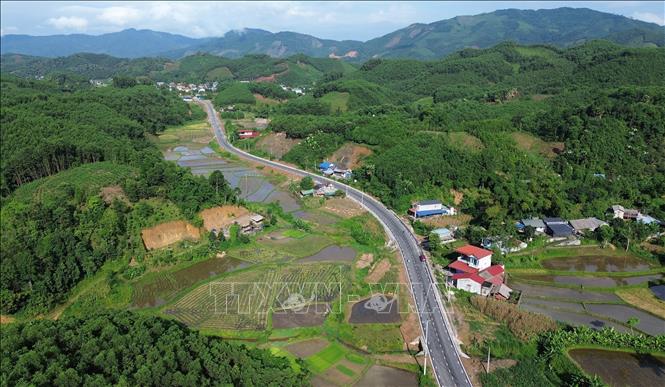 Đường Hồ Chí Minh đoạn Chợ Chu - Ngã ba Trung Sơn phấn đấu sẽ hoàn thành toàn bộ tuyến trước ngày 19/8/2026 và tổ chức nghiệm thu, bàn giao công trình đưa vào sử dụng trong tháng 9/2026 theo đúng tinh thần của Bộ Xây dựng. Ảnh: Quốc Khánh - TTXVN
