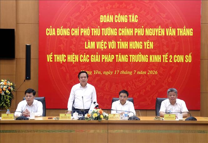 Bí thư Tỉnh ủy Hưng Yên Phạm Quang Ngọc phát biểu tại buổi làm việc. Ảnh: Đinh Văn Nhiều-TTXVN