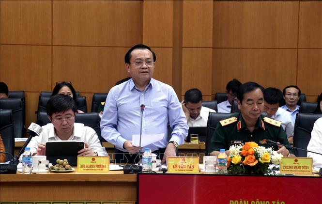 Lãnh đạo Bộ Tài Chính phát biểu tại buổi làm việc. Ảnh: Đinh Văn Nhiều-TTXVN