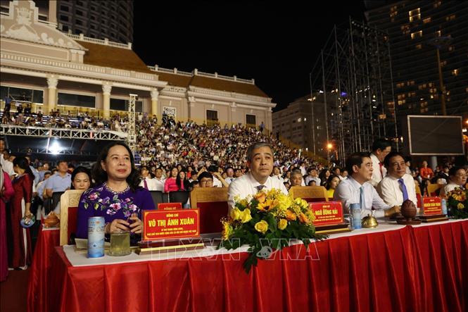 Phó Chủ tịch nước Võ Thị Ánh Xuân và lãnh đạo Trung ương, tỉnh Khánh Hòa tham dự đêm khai mạc Festival Biển Khánh Hòa 2026. Ảnh: Đặng Tuấn - TTXVN  
